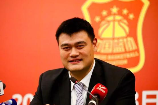 中國籃協(xié)現(xiàn)任主席是誰？